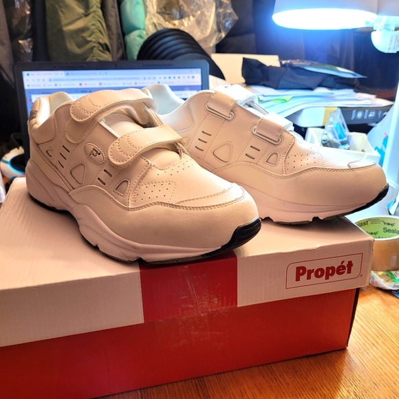 MAN'S SNEAKERS - Picture 1 of 9